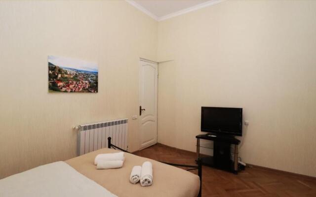 Bright and cozy 1BR apt in the heart of Tbilisi