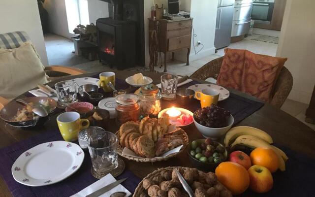 Chez Alice,Simplicite Et Petite Piscine