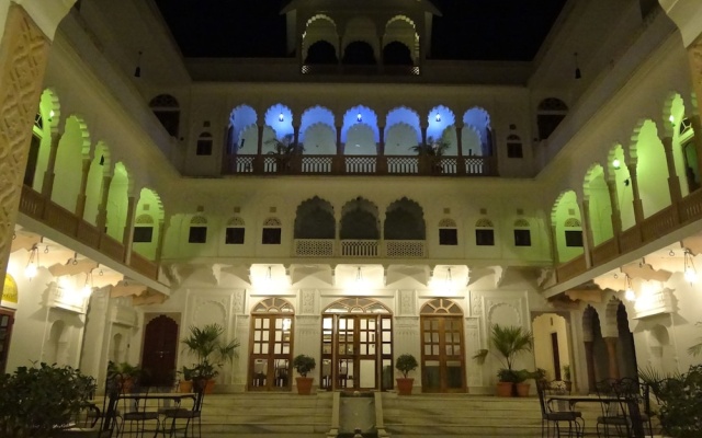 Talabgaon Castle — 3-star hotel in Lalsot