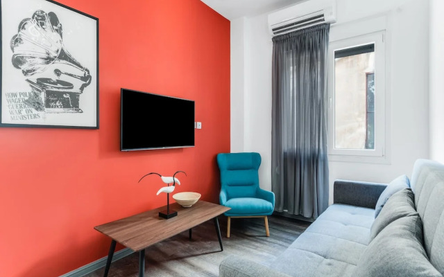 Sanders Center - Cozy Studio Apt With Balcony