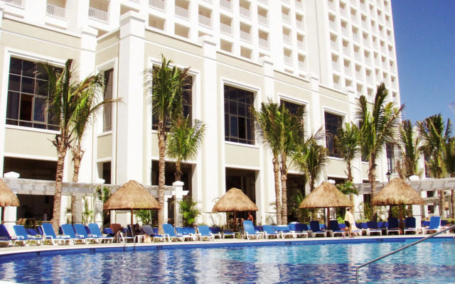 Hotel Riu Emerald Bay - All Inclusive