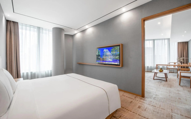 Holiday Inn Guangzhou Zhujiang New Town by IHG