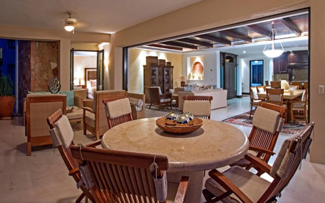 Sunny Vacation Condo 9