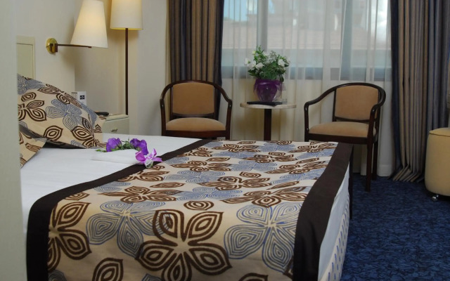 Class Hotel