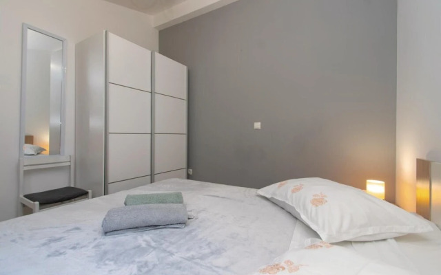 Beautiful Home in Vela Luka With 2 Bedrooms and Jacuzzi