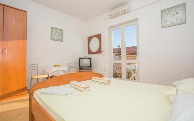 Apartments Nuic 748