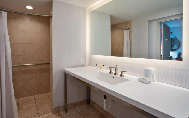 Crowne Plaza Chicago-Northbrook by IHG