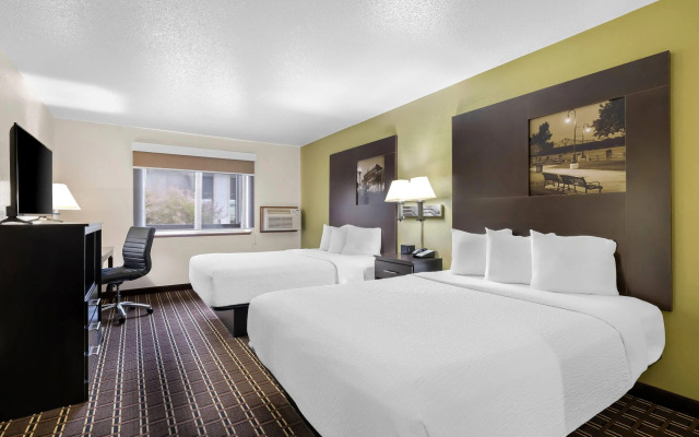 Super 8 by Wyndham La Crosse