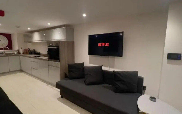 Spacious1br-6guests-walktoshops-fastwifi