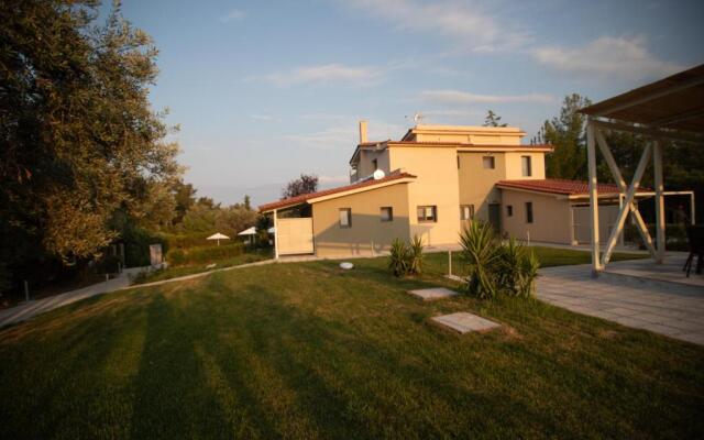 8 Boutique Suites