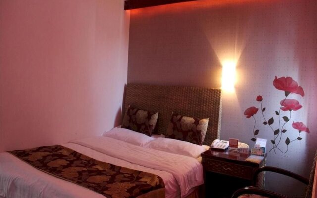 Qujing Derun Hotel