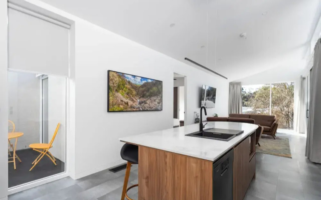 Clare Hillside Apartments