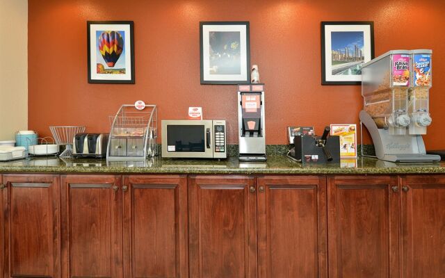 Super 8 By Wyndham Vallejo/Napa Valley