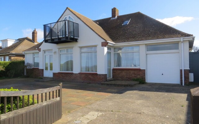 Westmead. Chalet Bungalow