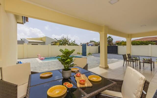 Remodeled 3BR w Private Pool Close to Palmbeach