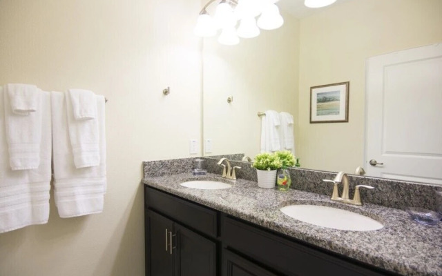 Luxury Townhome w/ Pool Sl4814