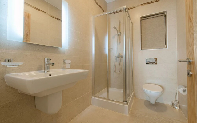 Seafront Luxury Apartment With Pool