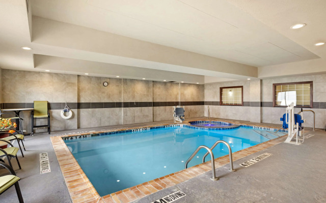 Best Western Plus Pratt