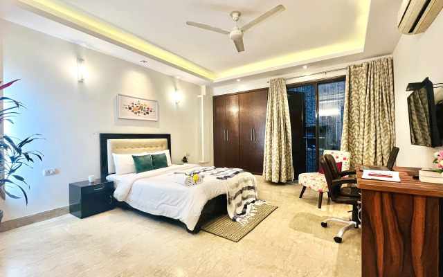 Bluo Park Facing 3Bhk - Balcony, Lift, Parking