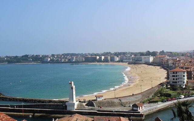 Euskara vue baie parking piscine