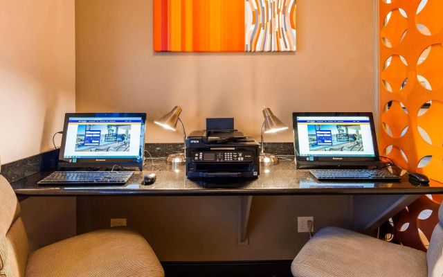 Best Western Plus The Four Corners Inn