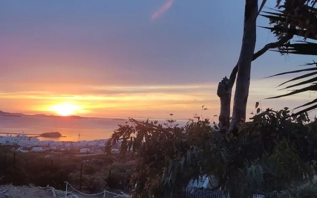 Zephyrus Sunset House