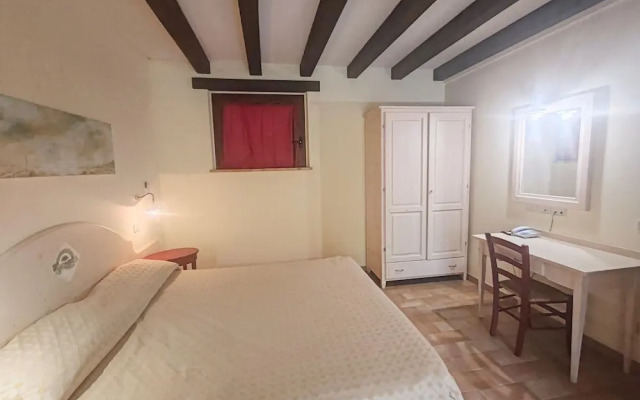 Farmhouse in Marche With Pool & Wine Tours