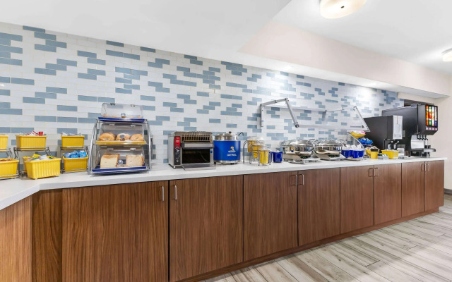 Days Inn & Suites by Wyndham Mesa Near Phoenix