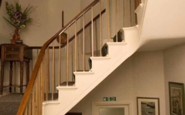 Ascot House Hotel