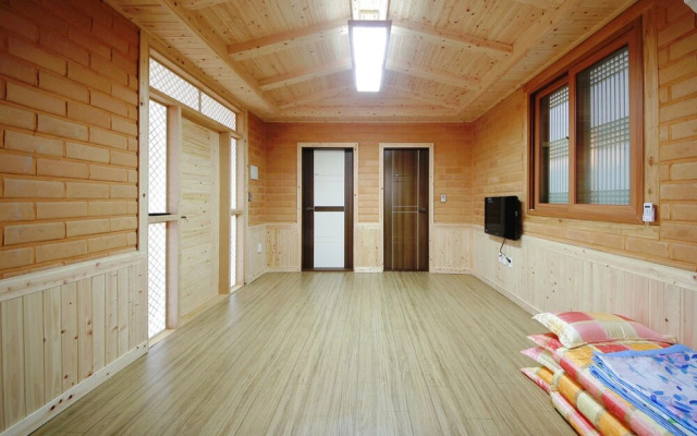 Reed House Hanok Pension