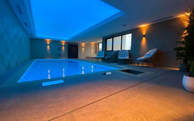 Brit Hotel Piscine & Spa - Fougères