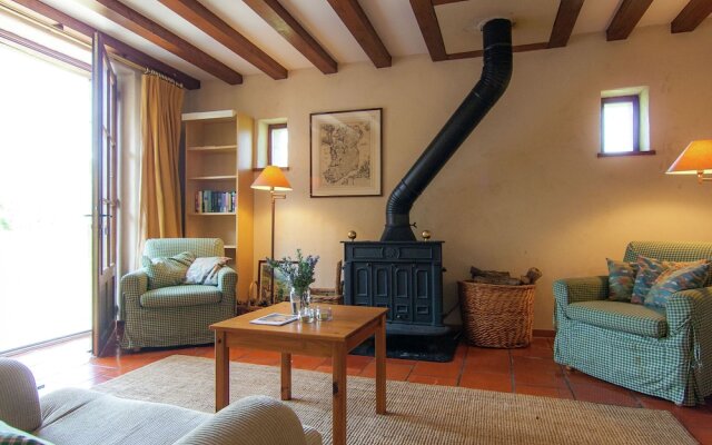 Marvelous Holiday Home in Issac With Swimming Pool