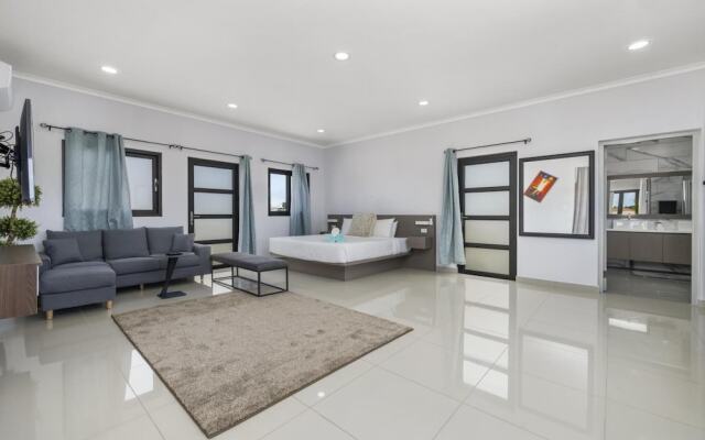 NEW 4br4ba Villa Across of Palmbeach w Pvt Pool