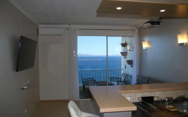 Flat with panoramic view of the Gulf of Ajaccio.