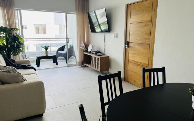 New Cozy Beach Apartment With Private Beach on WS