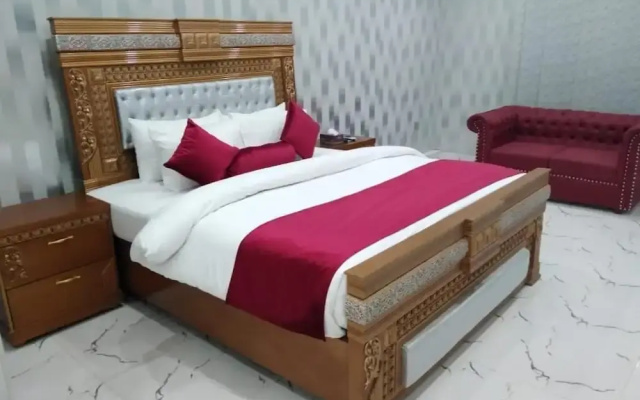 The Rich Hotel