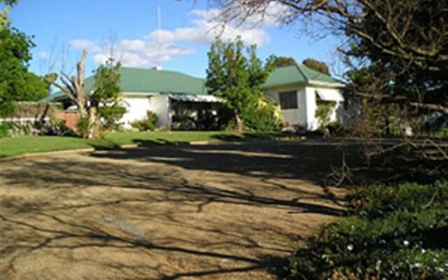 Colleen & Old Sil's Farmhouse