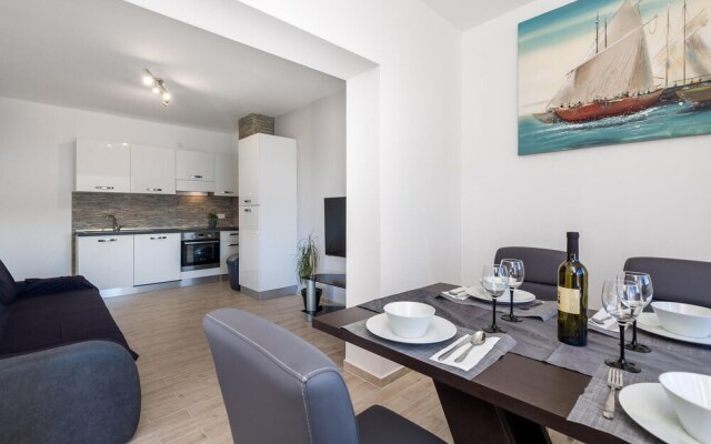 Awesome Apartment in Stara Novalja With 2 Bedrooms and Wifi