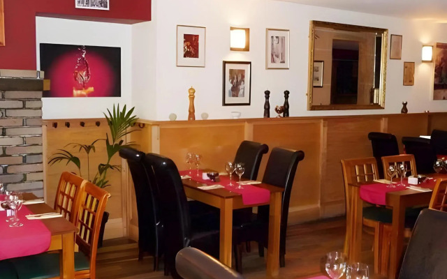 Harry's Hotel, Bar & Bistro