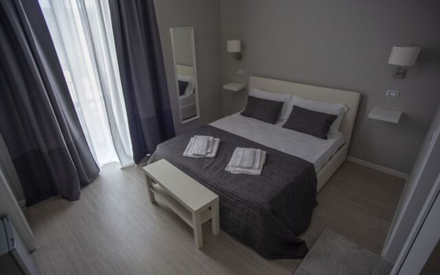 Re Carlo Rooms
