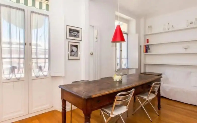 Pozzo Strada Bright Apartment - with Balconies