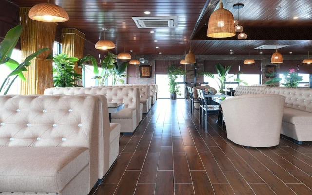 Kawasaki Noi Bai Airport Hotel