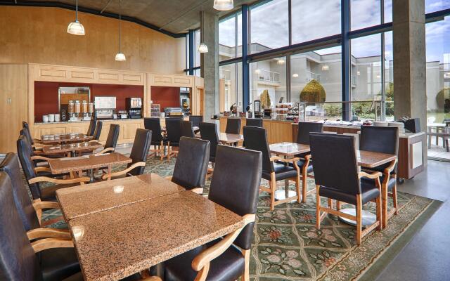 Best Western Plus Kelowna Hotel & Suites