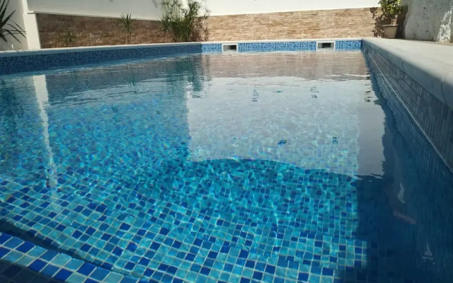 Mary - With Pool - H