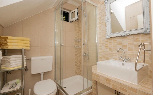 Stunning Home in Makarska With Wifi and 2 Bedrooms