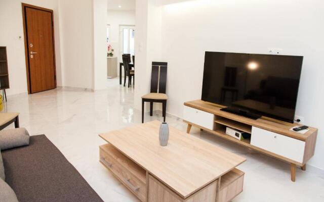 Modern 3-bedroom Apartment Next to Koridallos square