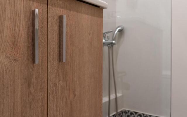 ?Bsolute Athens Viii