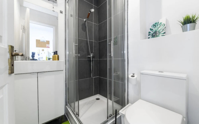 Homely 2-bed Apartment in London