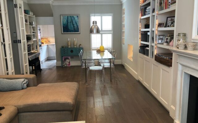 Spacious 5 Bedroom House in Chelsea London