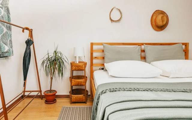 Mona Glamping Caravan Suites